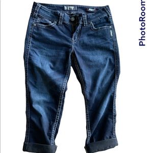 💜💲 SALE 💲💜 Silver midi capris jeans. Size 29